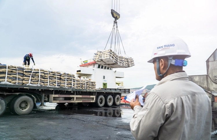 Cement Industry: Difficulties Pile Up